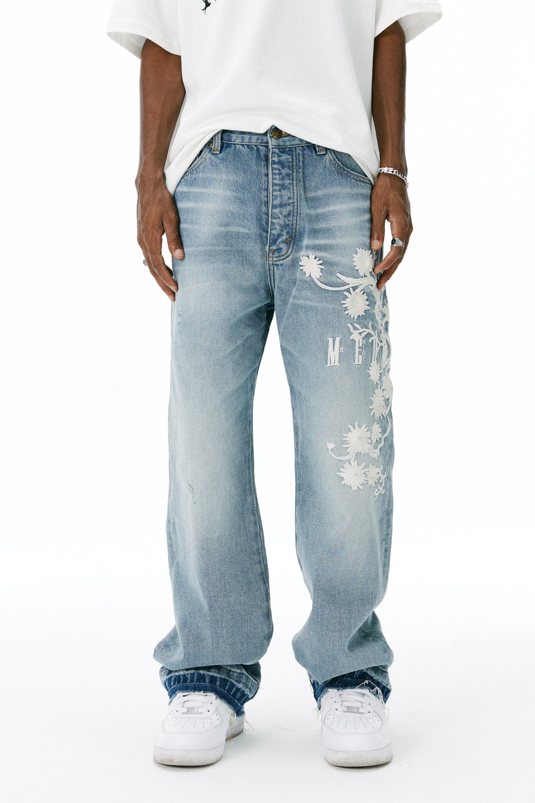 MEDM FLORAL JEANS – Baroque Galleria